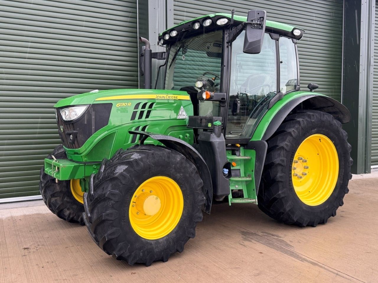 E-FARM: John Deere 6130 R - Traktor - id ERIRLKH - 58.924 € - Baujahr: 2022 - Abgelesene Motorstunden: 7.591,Motorleistung (PS): 130,Vereinigtes Königreich
