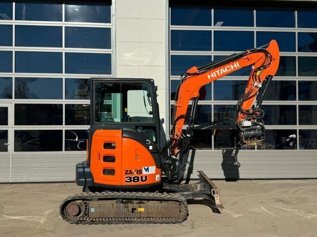 E-FARM: Hitachi zx38u-5 mit oilquick - Mini excavator - id GBV7BVI