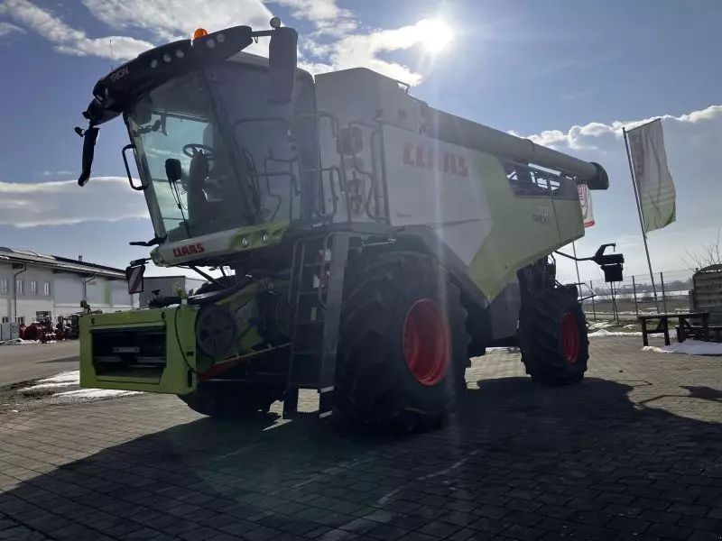 Claas Trion 750 Combine harvester €335,000