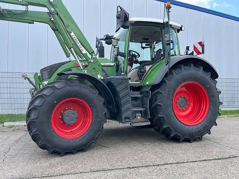 E-FARM: Fendt 724 Vario ProfiPlus - Traktor - id UQB1RLE - 175.000 € - Produktionsår: 2022 - Motortimer: 3.200,Tyskland