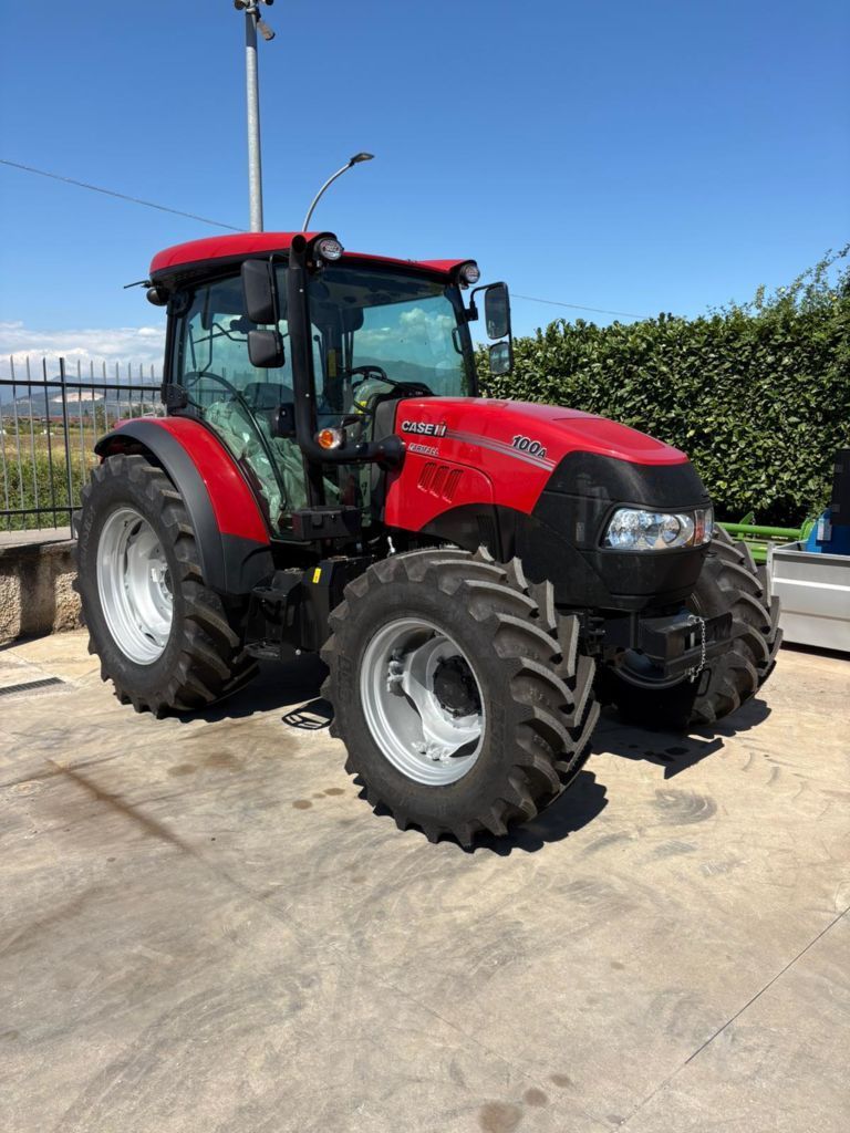Case IH Farmall 100 Tractor