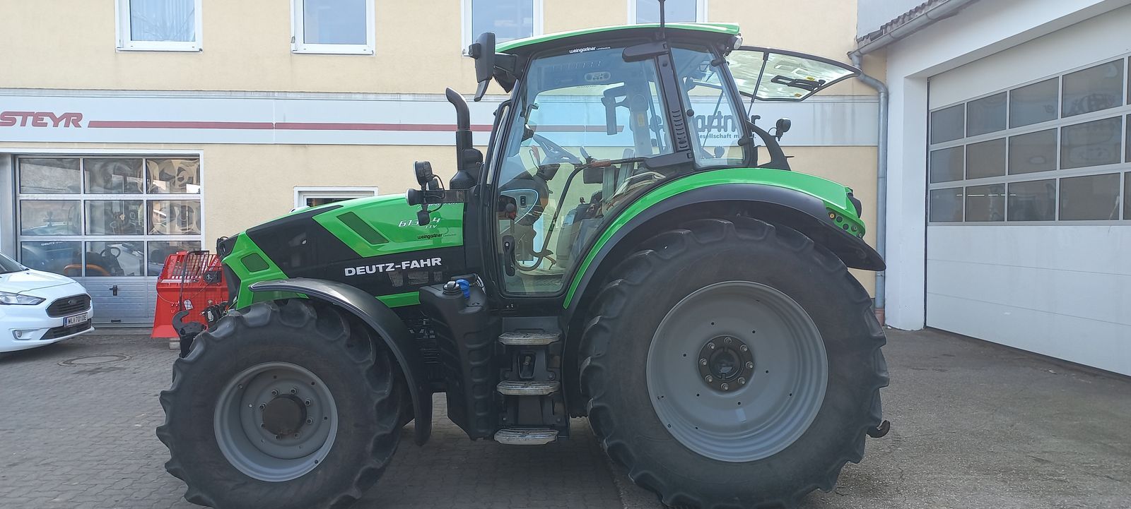 Deutz-Fahr 6130.4 TTV Tractor €93,334