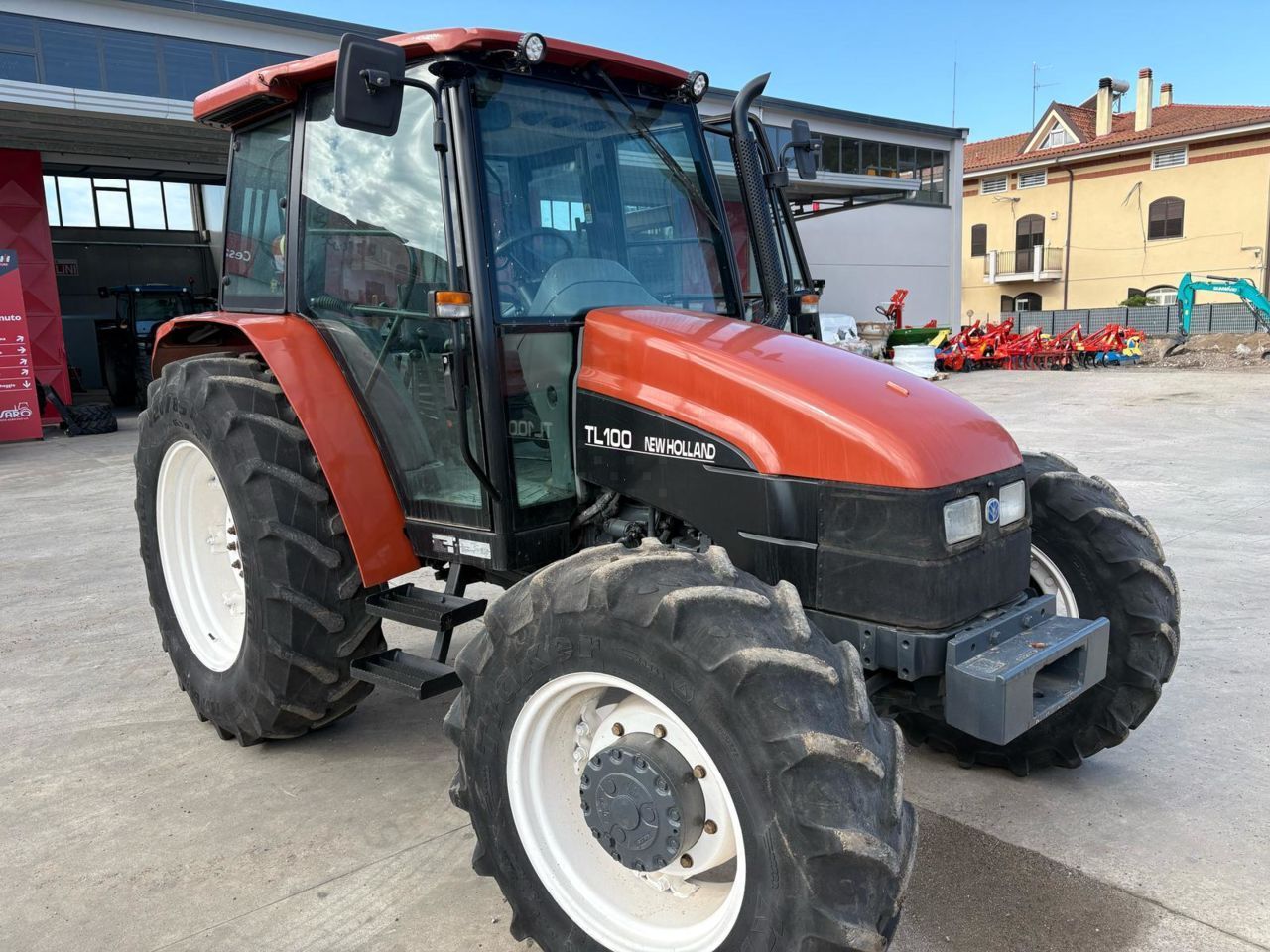 E-FARM: New Holland TL100 - Traktor - id MALCURH - Produktionsår: 1999 - Motoreffekt (HP): 100,Italien