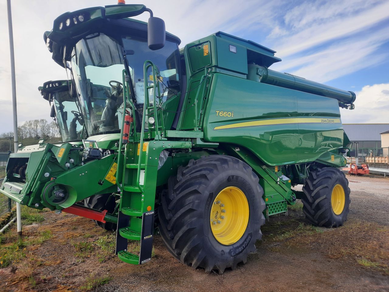 E-FARM: John Deere T660 - Kombainas - id Q8VNVII - 341 000 € - Gamybos metai: 2023 - Variklio darbo valandos: 100,Prancūzija