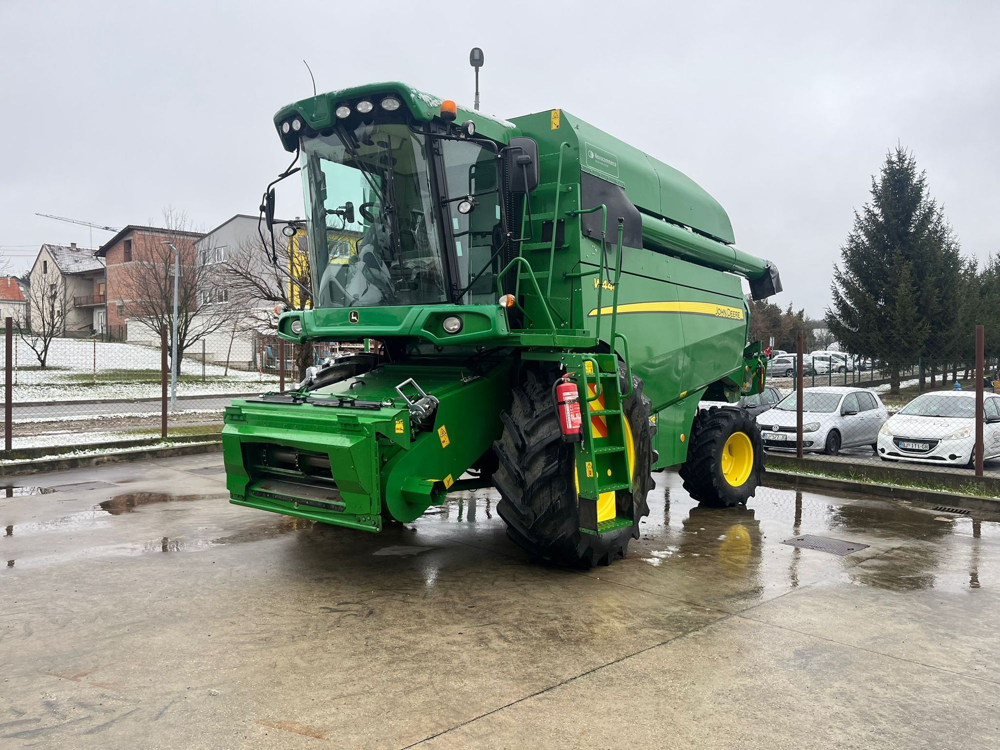 E-FARM: John Deere W440 - Kombajn zbożowy - id AF3ZB11 - 67 000 € - Rok produkcji: 2016 - Motogodziny: 1950,Moc silnika: 253,Chorwacja