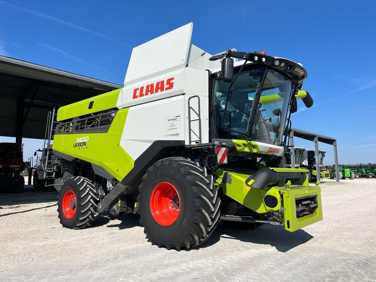 Claas Lexion 7400 Combine harvester