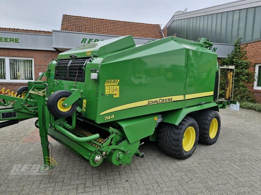 John Deere 744 MaxiCut Kombi baler €28,000