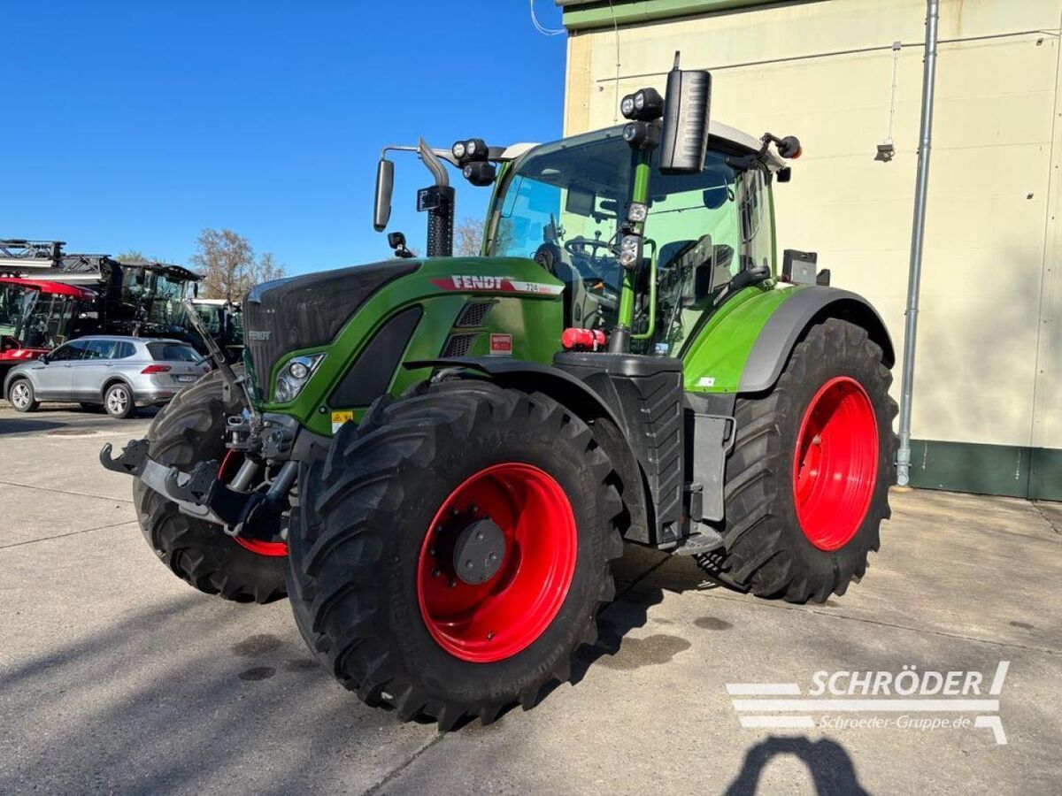 Fendt 724 Vario Profi Plus Tractor €139,885