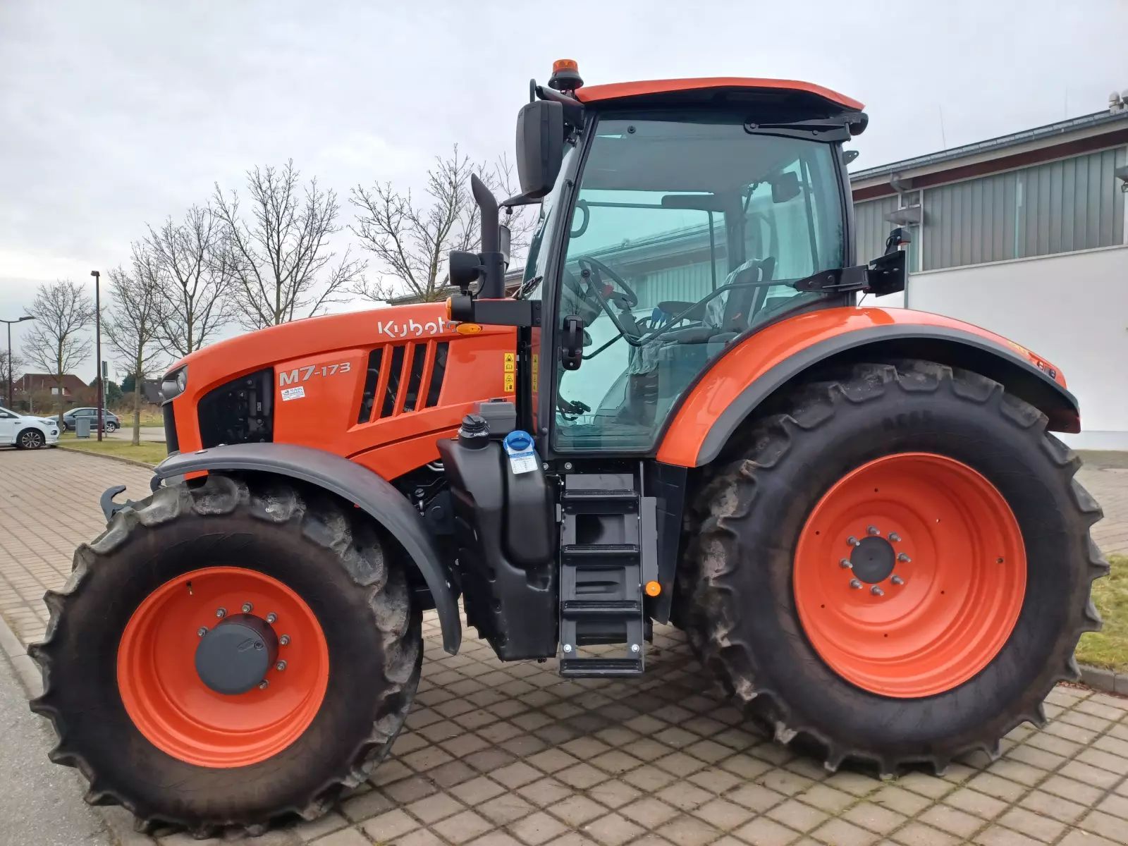 E-FARM: Kubota m 7-173 - Tracteur - id IME9WCM - 85 000 € - Année: 2023 - Lecture du nombre d'heure: 170,Puissance du moteur (chevaux): 175,Allemagne