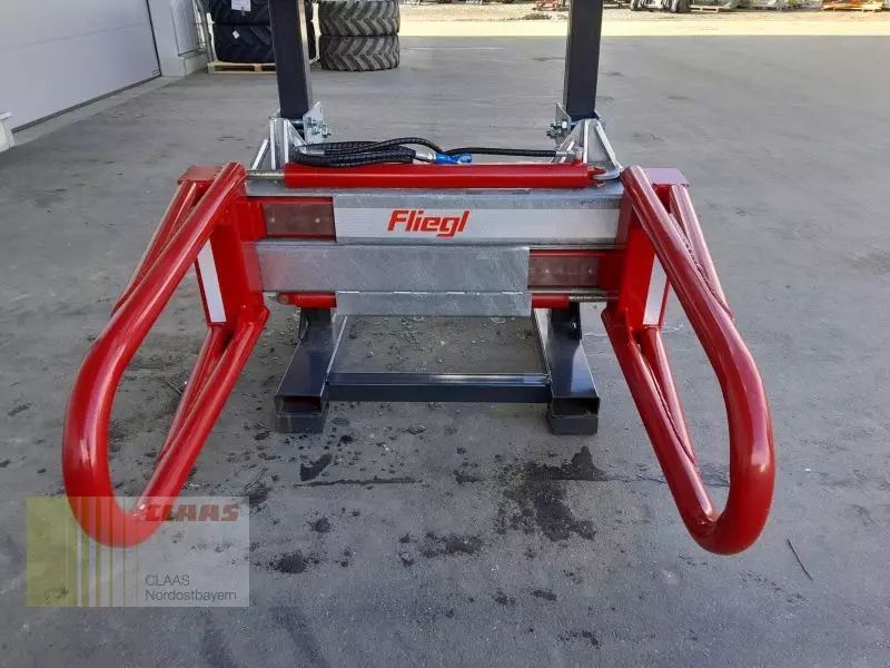 E-FARM: Fliegl qbzflm000000 quaderballenzange - Anbaugerät - id 5Z88JJJ - 2.099 € - Baujahr: 2023 - Deutschland