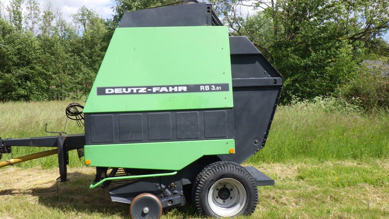Deutz-Fahr rb3.81 Bálázó