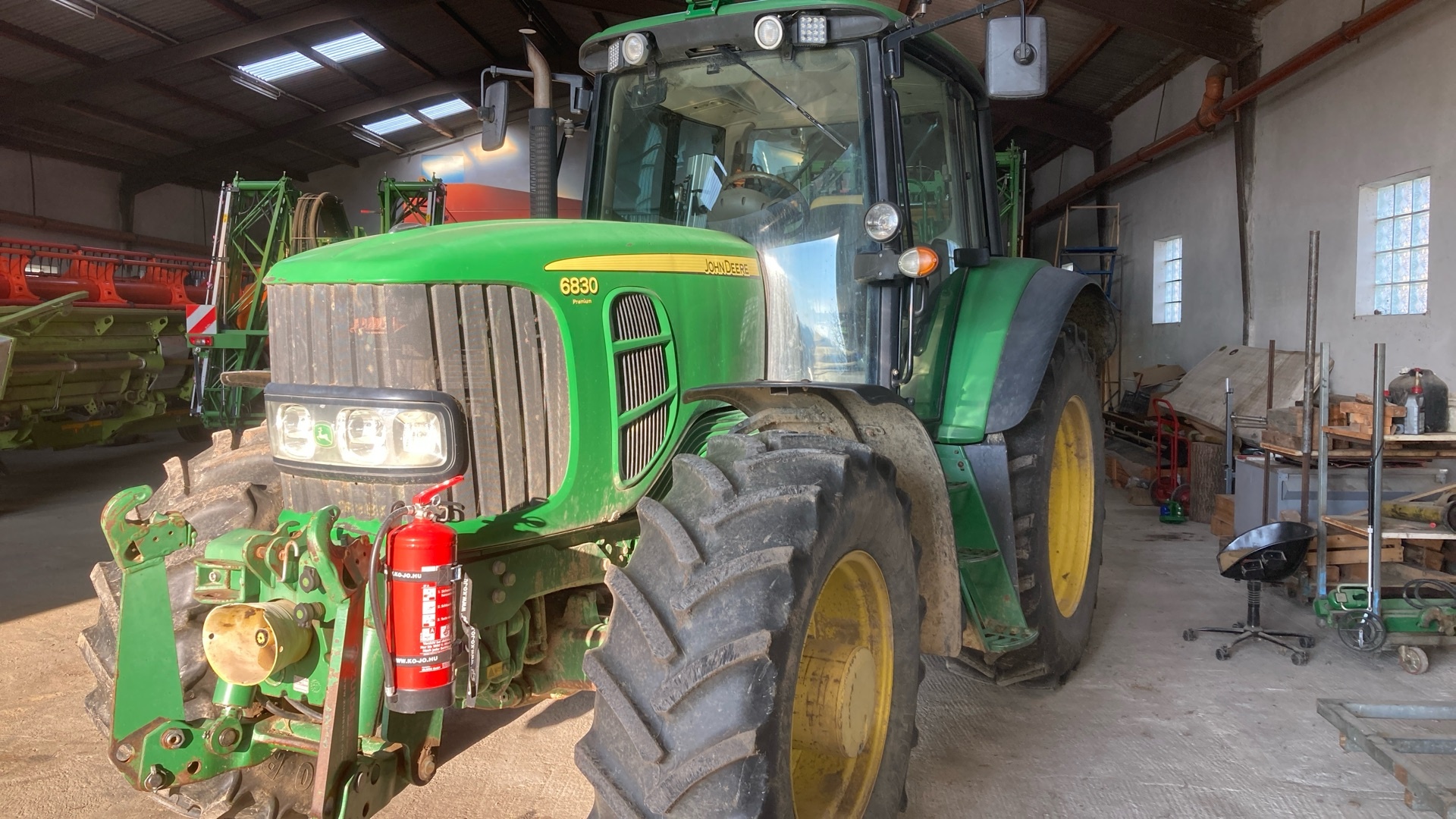 John Deere 6830 Premium tractor 49 167 €