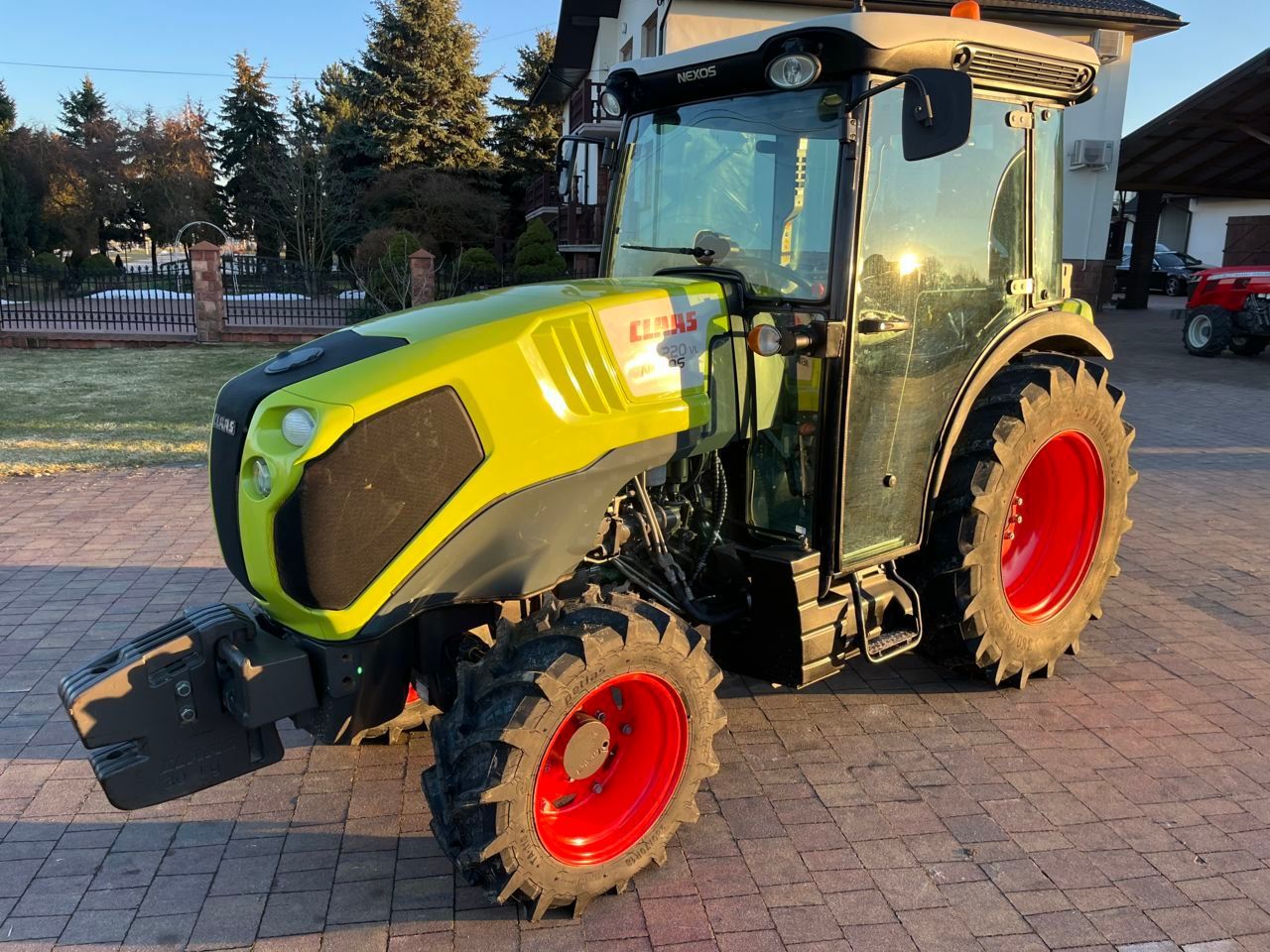 Claas Nexos 220 VL Tractor 32.798 EUR