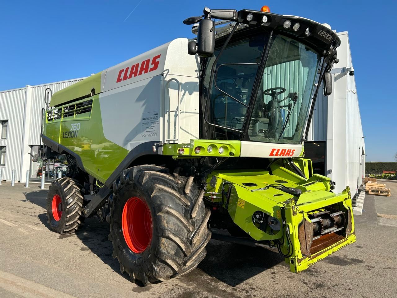 E-FARM: Claas Lexion 760 - Moissoneuse-batteuse - id JMUPCHG - 159 000 € - Année: 2015 - Lecture du nombre d'heure: 2 800,Puissance du moteur (chevaux): 490,France