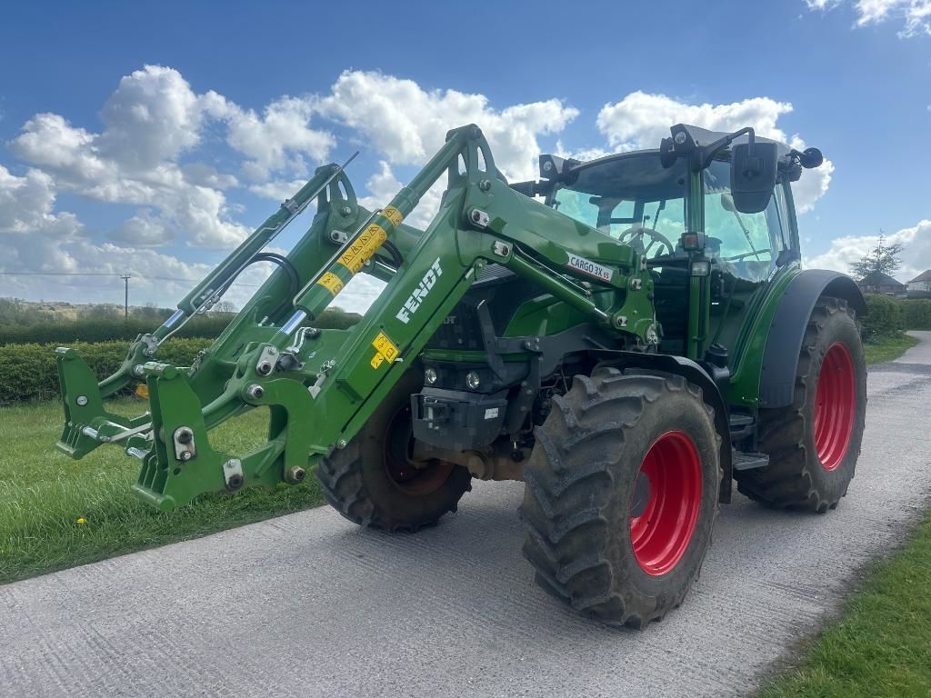 Fendt 211 Vario Tractor €86,317