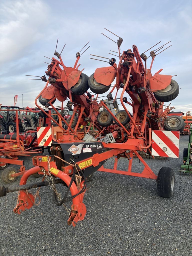E-FARM: Kuhn GF 10802 T - Tedder - id 1NQF1R7 - €10,000 - Year of construction: 2012 - France