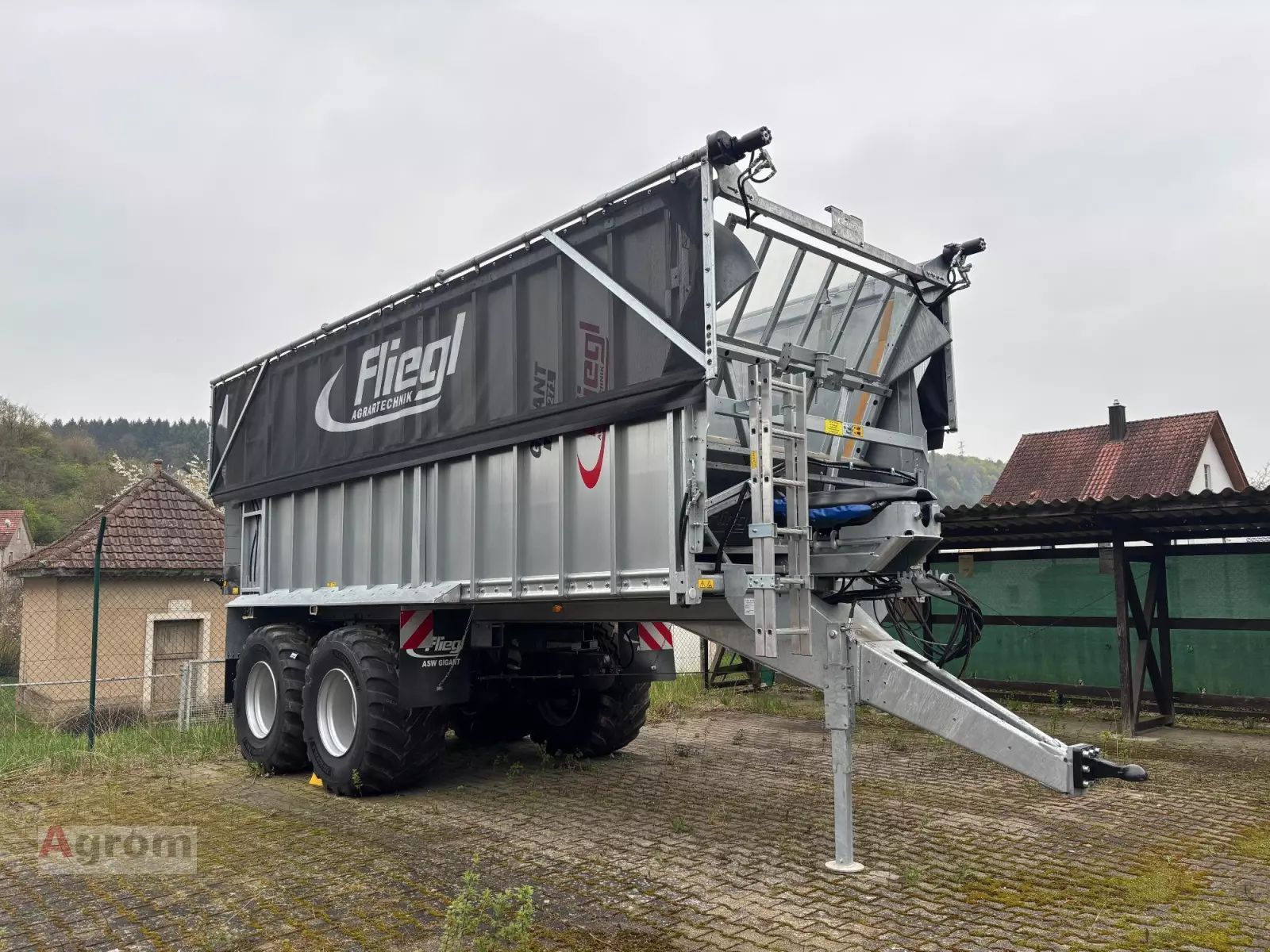 Fliegl gigant asw 271 Wózek paszowy 59 000 €