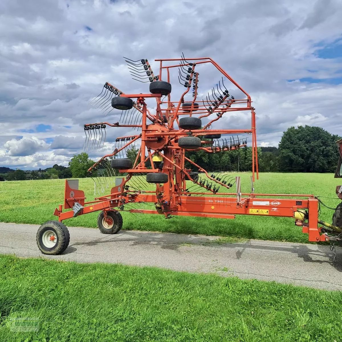E-FARM: Kuhn GA 7301 - Andaineur - id GV6MR1Z - 10 796 € - Année: 2004 - Autriche