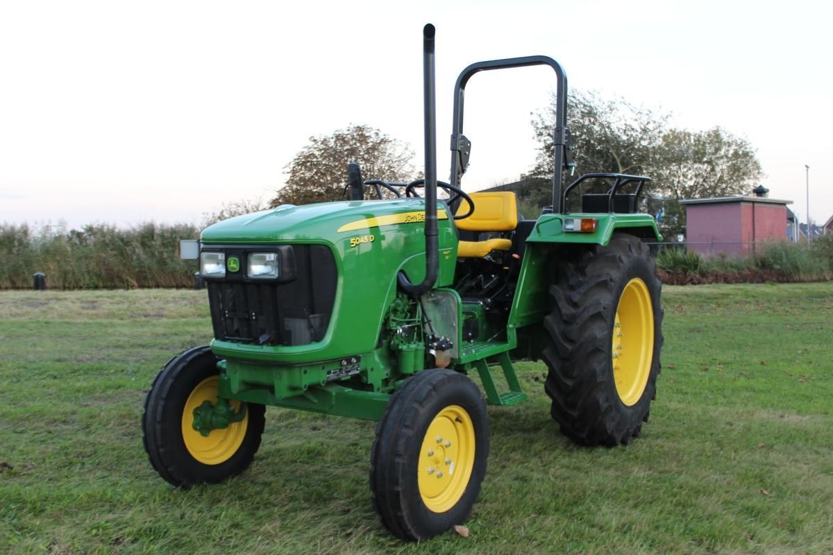 E-FARM: John Deere 5045 D - Tractor - id 19LFSFE - 17.500 € - Potencia del motor: 46 - Países Bajos
