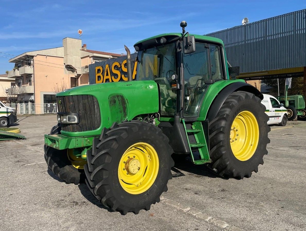 E-FARM: John Deere 6820 Premium - Trattore - id TNYGAK4 - 32.000 € - Anno di costruzione: 2018 - Potenza del motore: 142,Italia