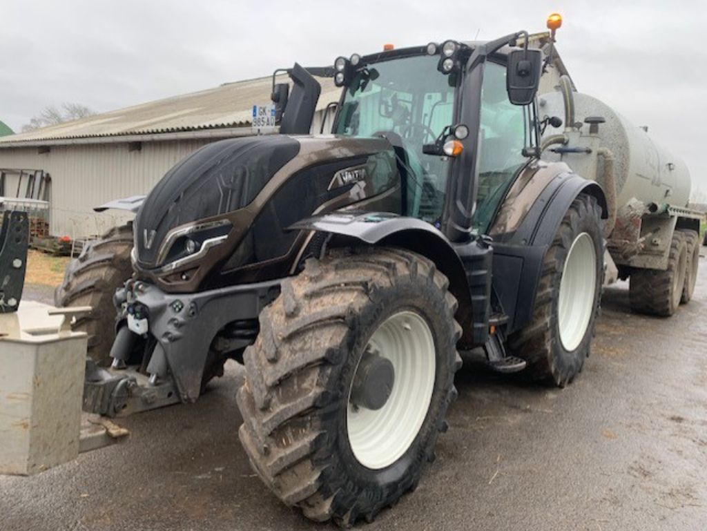 Valtra T 175 Tractor €88,000