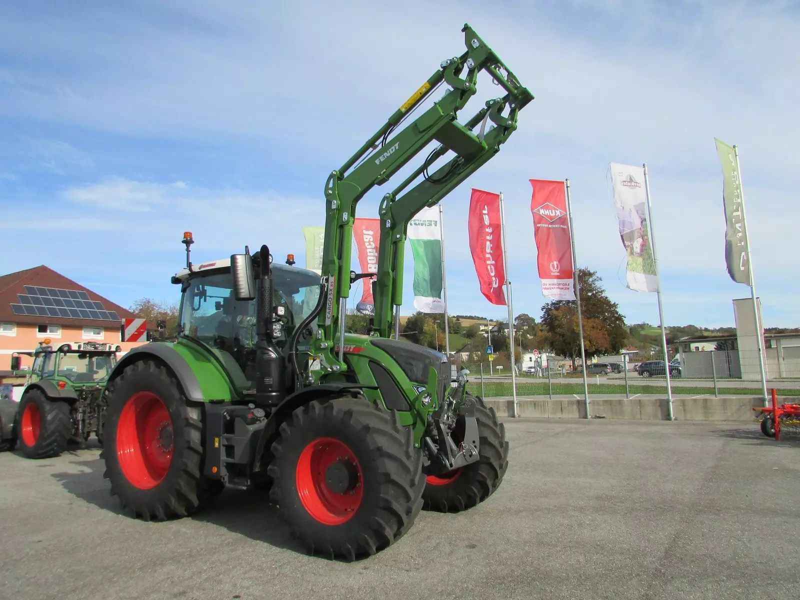 Fendt 718 Vario Profi Plus Tractor €200,000