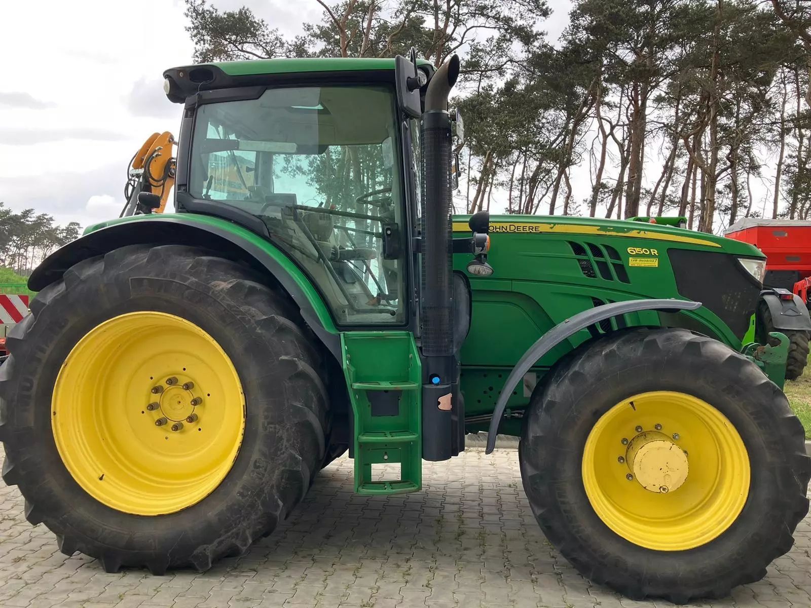 E-FARM: John Deere 6150 R - Tracteur - id 5LYFZAN - 69 000 € - Année: 2013 - Lecture du nombre d'heure: 8 000,Puissance du moteur (chevaux): 150,Allemagne