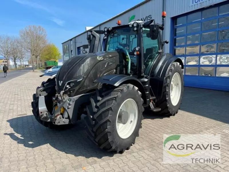 E-FARM: Valtra T254 - Tractor - id THN39GU - €89,900 - Year of construction: 2019 - Engine hours: 4,500,Engine power (HP): 254,Germany