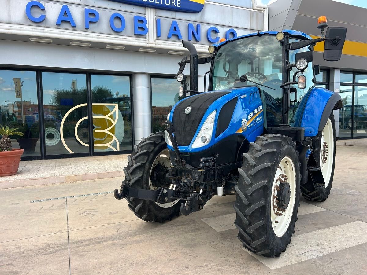 E-FARM: New Holland T5.120 - Tractor - id ZZ3EWIR - 47.000 EUR - Anul: 2020 - Citeste ore: 4.000,Muterea motorului: 120,Italia