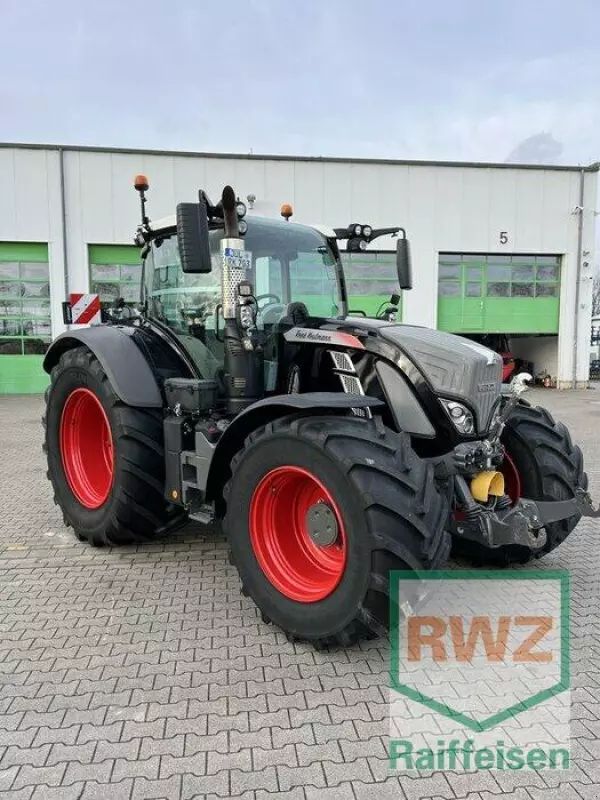 E-FARM: Fendt 724 Vario - Tractor - id DJLLVTJ - 182.000 € - Año: 2019 - Horas: 2750,Potencia del motor: 224,Alemania