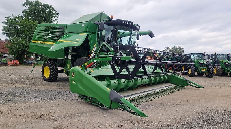 E-FARM: John Deere T550 - Κομπίνα - id PMJDPZV - 290.000 € - Χρονία: 2023 - Μετρητής ωρών: 98,Ισχύς κινητήρα: 304,55,Γερμανία
