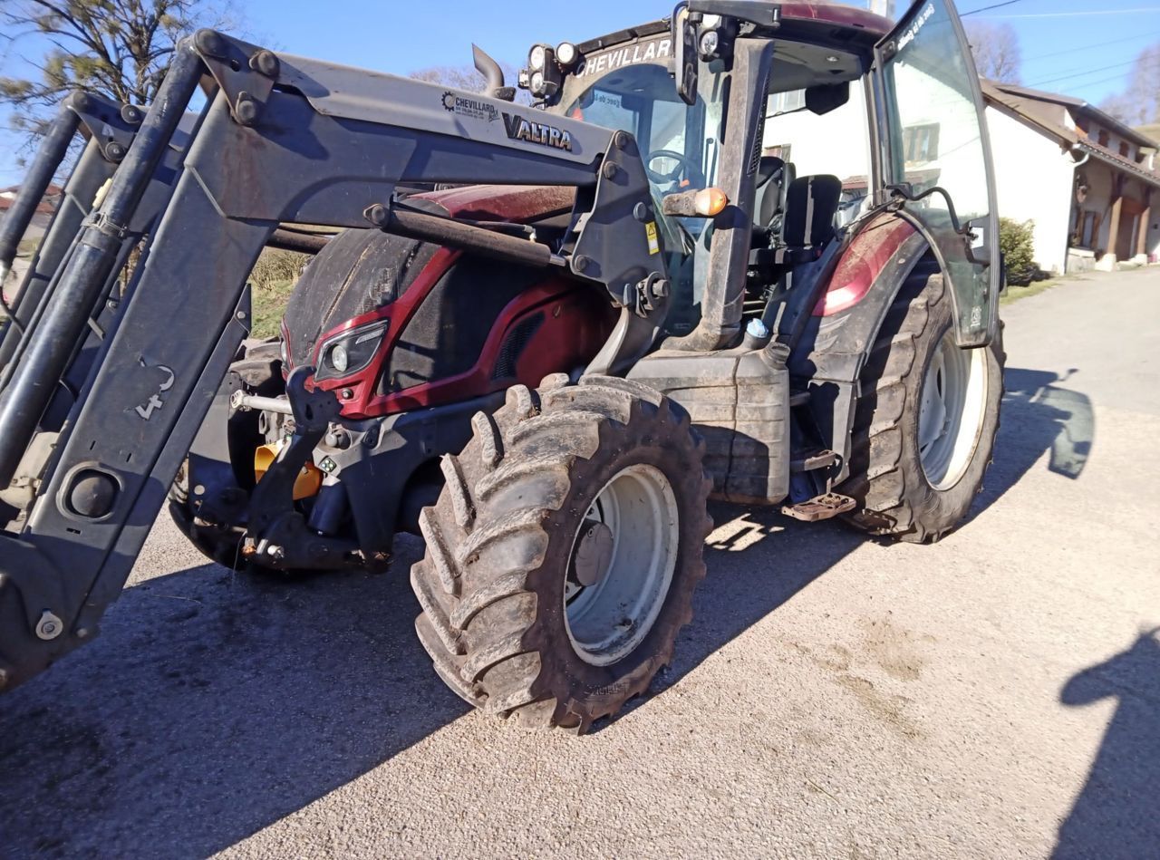 E-FARM: Valtra N114e - Tractor - id KCK4JCA - €70,000 - Year of construction: 2017 - Engine hours: 2,580,Engine power (HP): 115,France