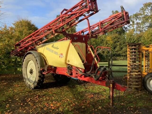 E-FARM: Hardi NAVIGATOR 3000 - Pulverizador - id PTEA3HP - 21.500 € - Año: 2010 - Francia