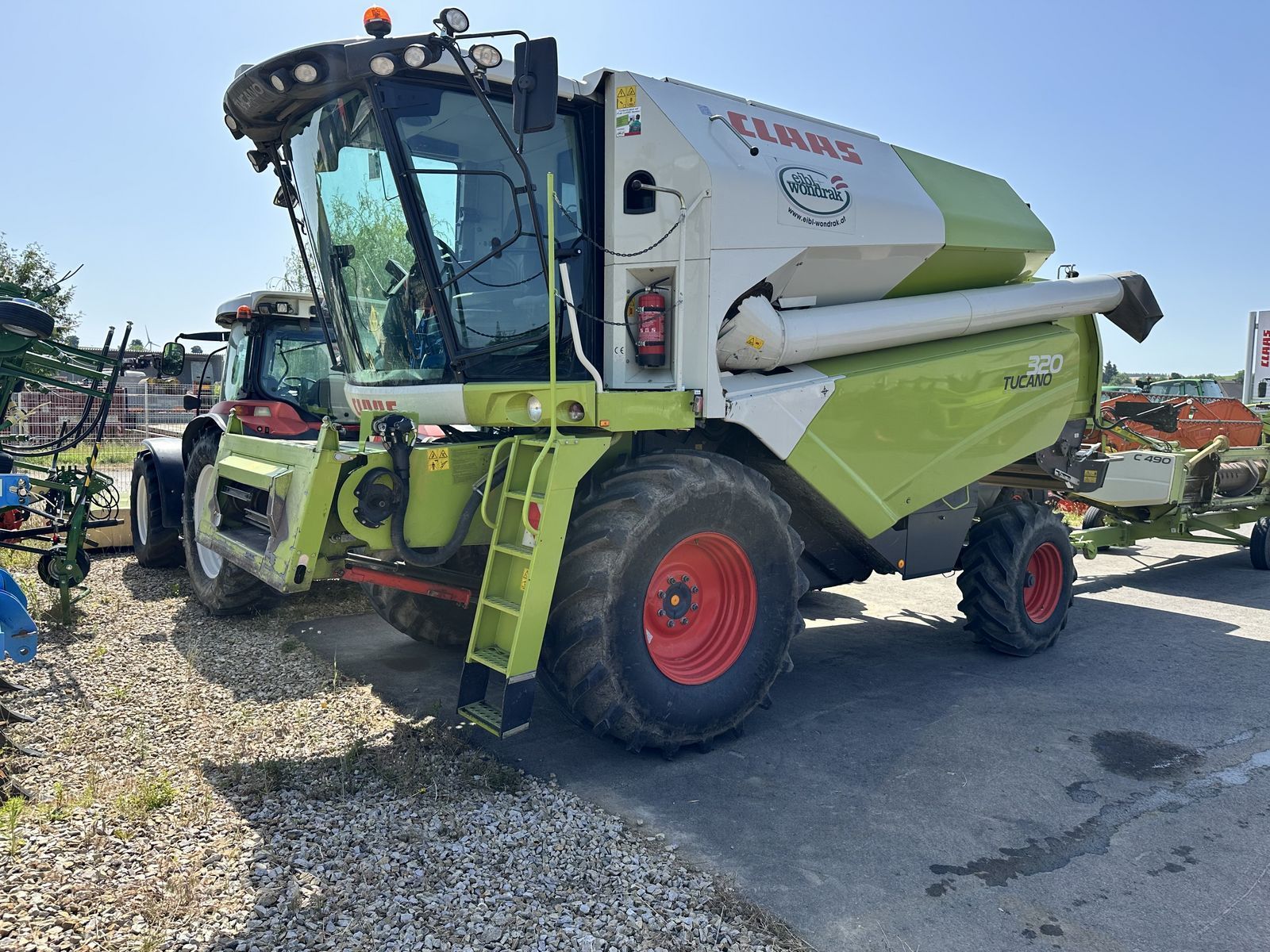 E-FARM: Claas Tucano 320 - Mähdrescher - id FEPD8WE - Baujahr: 2011 - Abgelesene Motorstunden: 2.150,Motorleistung (PS): 210,Österreich