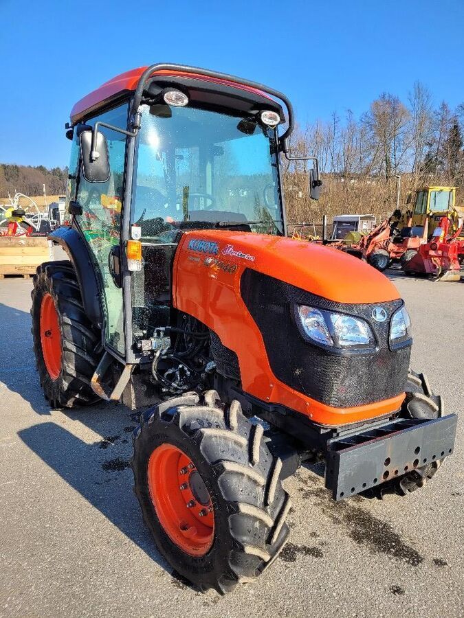 E-FARM: Kubota M 7040 - Traktor - id BJVUZBY - 24.690 € - Baujahr: 2009 - Abgelesene Motorstunden: 7.150,Motorleistung (PS): 75,Österreich
