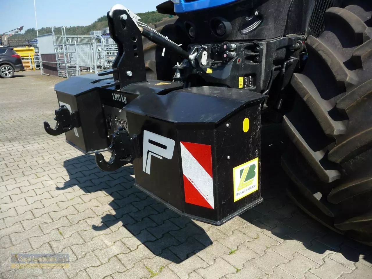 E-FARM: Bressel und Lade frontgewicht l (1.200 kg) - Parts - id XMZFUDT - Year of construction: 2024 - Germany