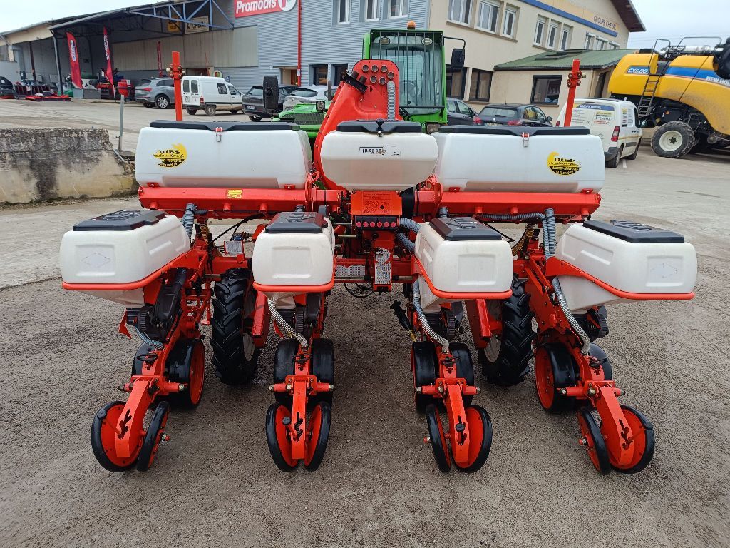 E-FARM: Kuhn maxima 4 rangs - Einzelkornsämaschine - id FCZWHWQ - 11.000 € - Baujahr: 2005 - Frankreich