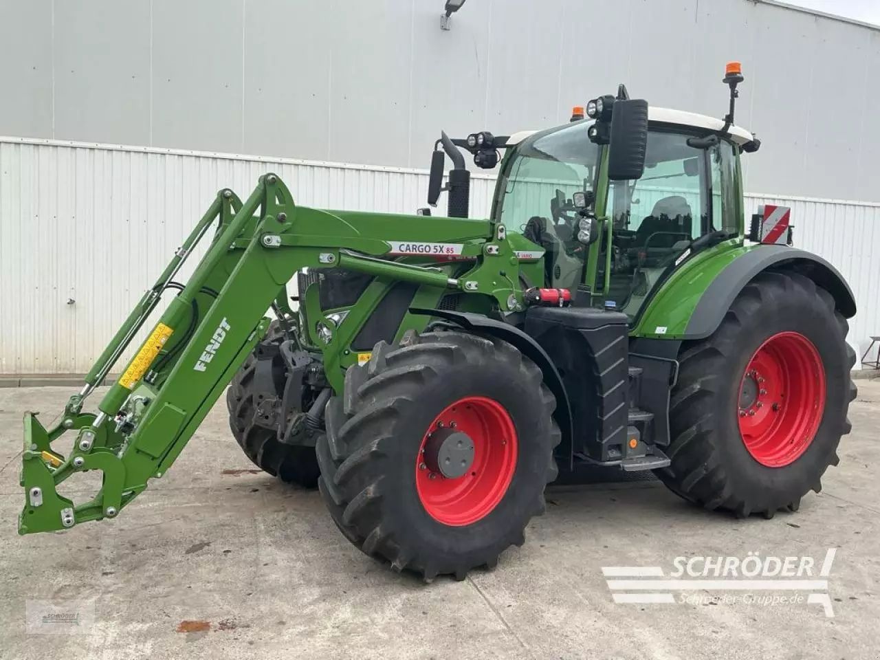 Fendt 724 Vario Tractor €194,500