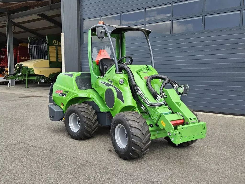 Avant 755i rental mini-shovel Ładowarka kołowa