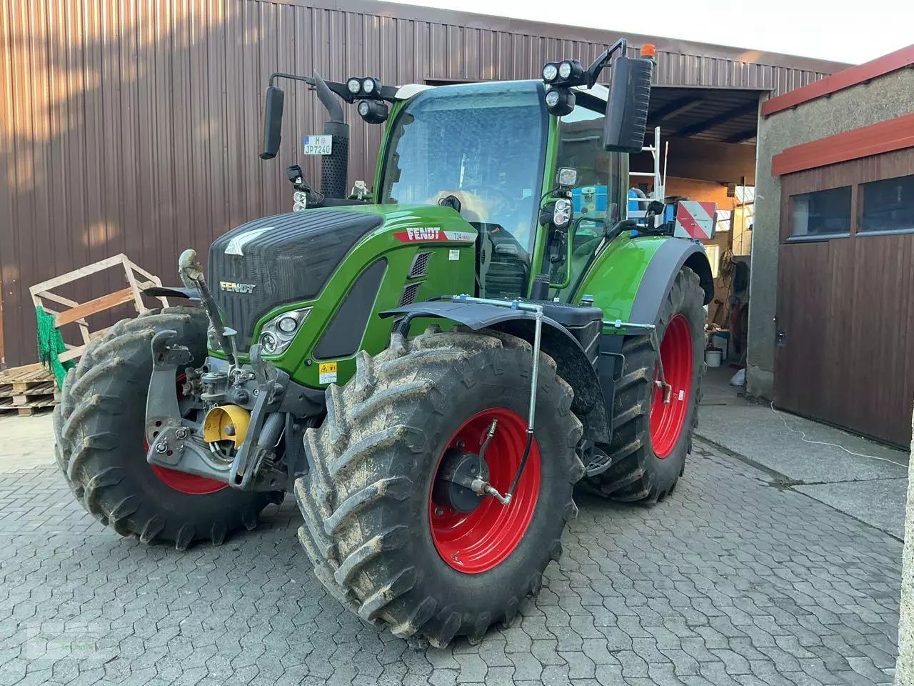 E-FARM: Fendt 724 Vario - Traktor - id LUMAMJU - 184 000 € - Rok produkcji: 2023 - Motogodziny: 2300,Niemcy