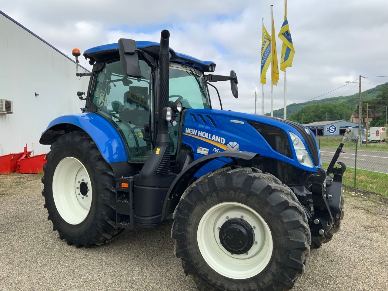 E-FARM: New Holland T6.180 - Traktor - id H7GNB5U - 95.000 € - Produktionsår: 2021 - Motortimer: 1.600,Motoreffekt (HP): 180,Frankrig