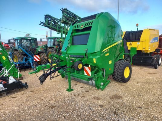 E-FARM: John Deere V451M - Presă de balotat - id SDMF75B - 34.000 EUR - Anul: 2020 - Numărul total de baloți produși: 4.250,Franța