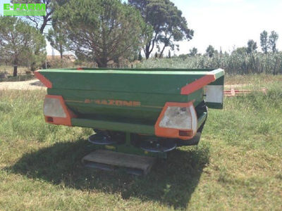 E-FARM: Amazone profis zam 2501 - Fertiliser spreader - id T2QU21L - €10,500 - Year of construction: 2010 - France