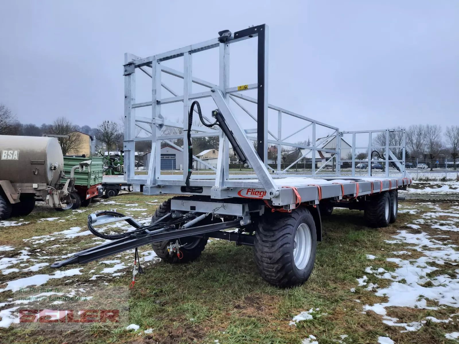 E-FARM: Fliegl dpw 210 bl ultra dreiachs - Trailer - id NBB6EYE - €32,353 - Year of construction: 2023 - Germany