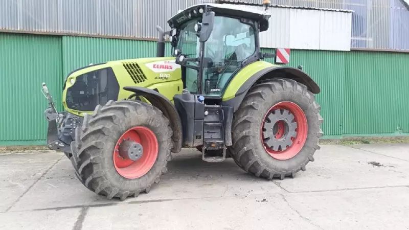 Claas Axion 870 CMATIC Tractor €128,500