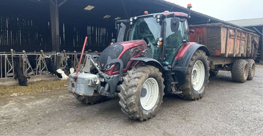 E-FARM: Valtra N135 - Traktor - id ENAW4W9 - 79.000 € - Baujahr: 2022 - Abgelesene Motorstunden: 2.450,Motorleistung (PS): 135,Frankreich