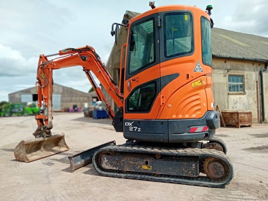 Doosan DX27Z Mini excavator €19,624
