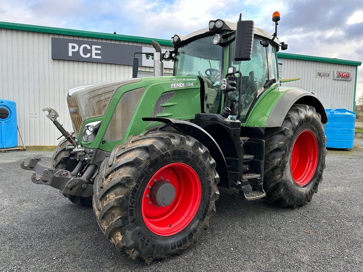 E-FARM: Fendt 824 Vario Profi+ - Traktor - id 434BCLK - 96.500 € - Baujahr: 2015 - Abgelesene Motorstunden: 5.660,Motorleistung (PS): 240,Frankreich