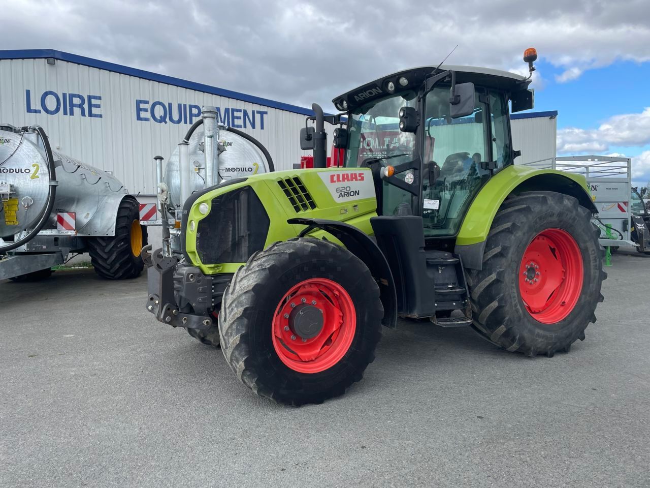 E-FARM: Claas Arion 620 CIS - Traktor - id 3PGWC4K - 52 500 € - Rok produkcji: 2016 - Motogodziny: 3800,Moc silnika: 155,Francja