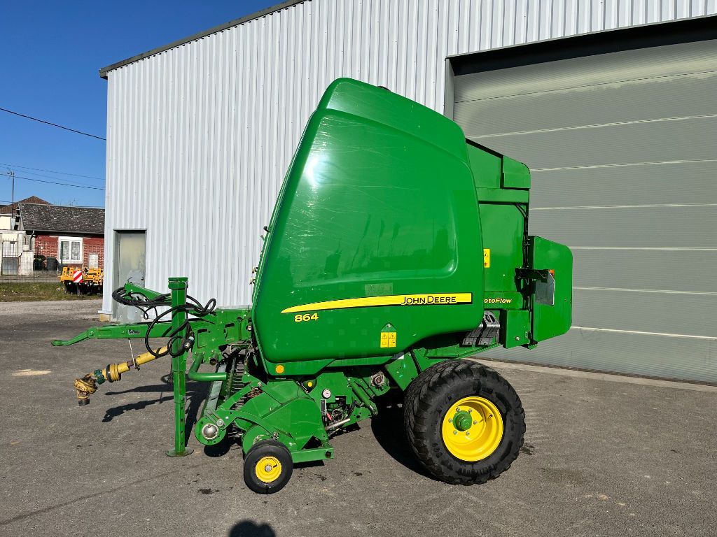 E-FARM: John Deere 864 - Presse à balles - id AGF6UVJ - 14 000 € - Année: 2012 - Balles produites: 24 700,France